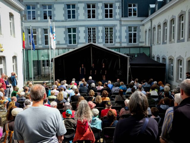 Im Innnehof der Gospert 42 finden ebenfalls Konzerte im Rahmen des Eupen Musik Marathon statt. Copyright 2C Photography.