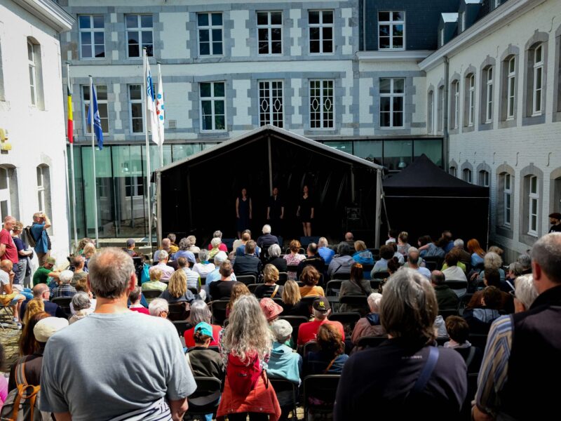 Im Innnehof der Gospert 42 finden ebenfalls Konzerte im Rahmen des Eupen Musik Marathon statt. Copyright 2C Photography.