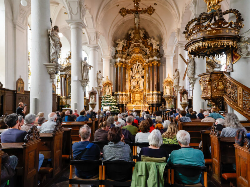 Ein Bild der Sankt Nikolauskirche in Eupen. Hier können die Besucher Klängen der klassischen Musik lauschen.