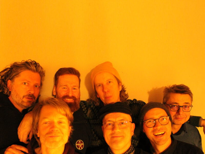 Mangomood_Bandfoto_square_2376x2376